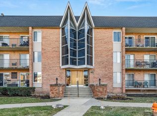 1004 N Mill St APT 312, Naperville, IL 60563
