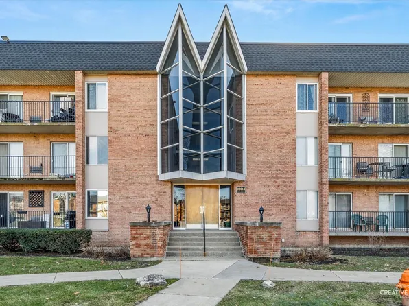 1004 N Mill St APT 312, Naperville, IL 60563