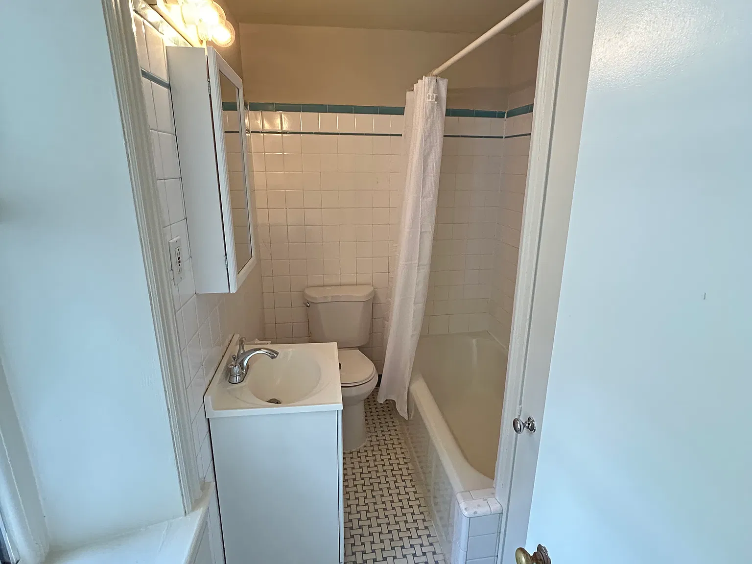 2 bed, $1,650 — Photo 4