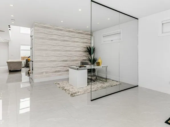 2942 Kostash Dr SW, Edmonton, AB T6W 3J8