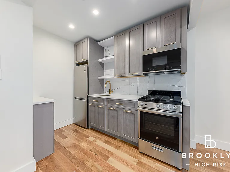535 Grand St #5A — Photo 3