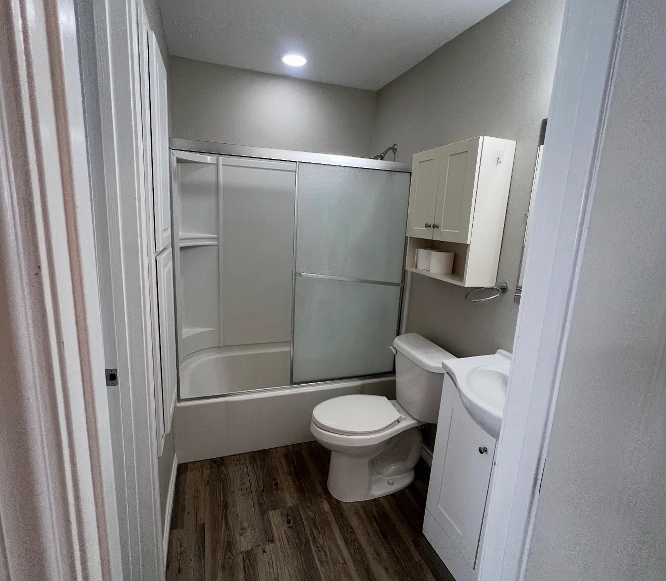 1 bed, 800 sqft, $1,200 — Photo 3