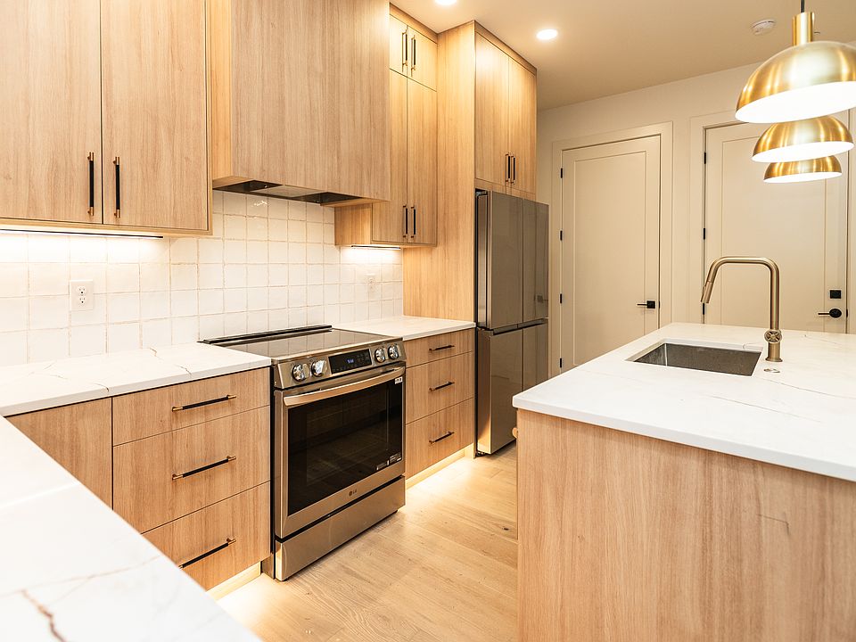 Pull down kitchen faucet.