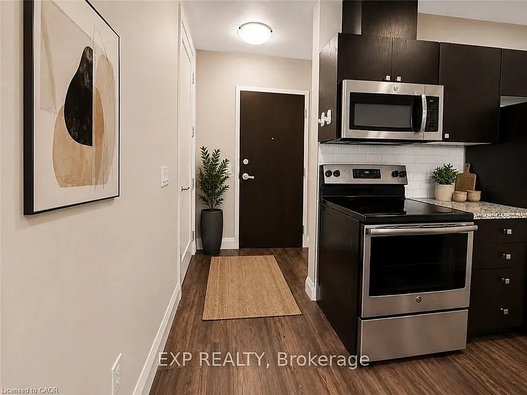 118 King St E #718 — Photo 18