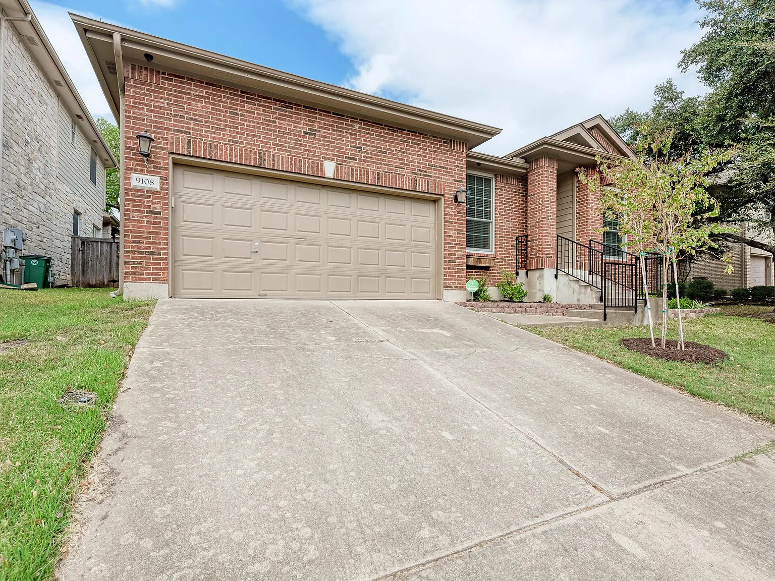 4 bed, 1976 sqft, $3,250 — Photo 1