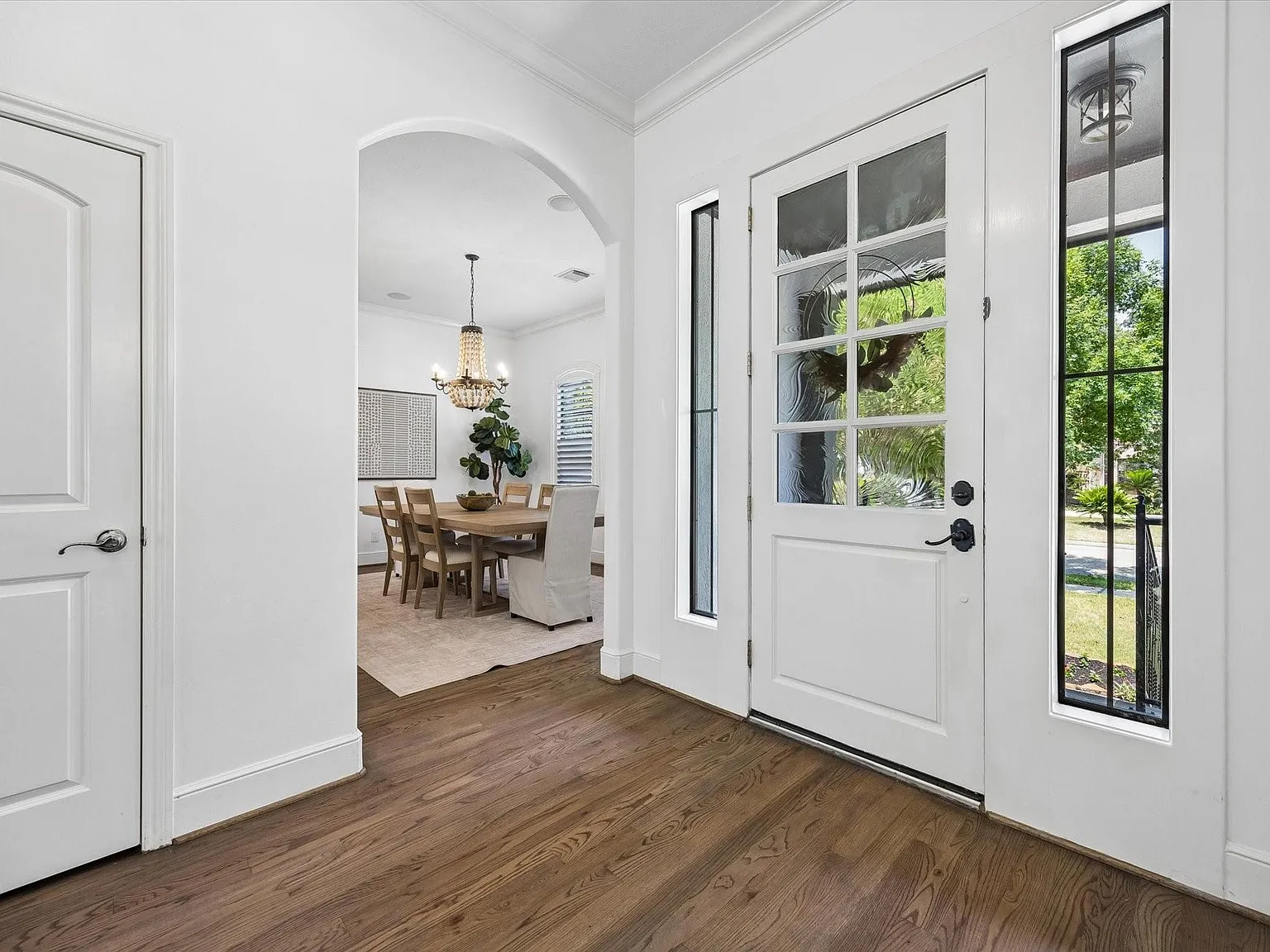 4 bed, 4.5 bath, 3909 sqft, $7,500 — Photo 4