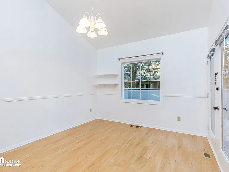 1821 Commodore Dr — Photo 9