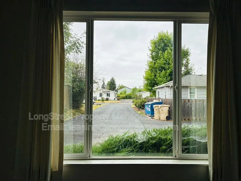 4 bed, 1.5 bath, 1224 sqft, $2,495 — Photo 2