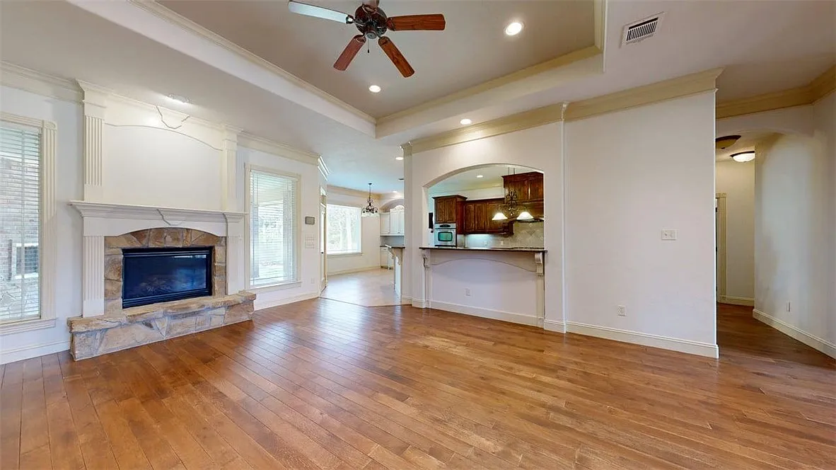 4 bed, 3.5 bath, 3252 sqft, $3,400 — Photo 3