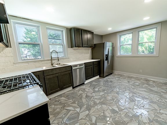5th image of 211 Walnut St