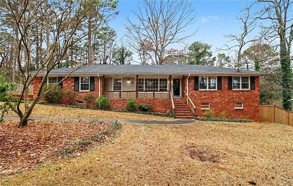 645 Oak Hill Cir photo 1
