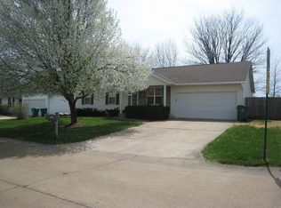 1402 Peach Tree Ln, Pacific, MO 63069