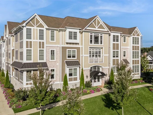20305 Aspenwood Drive #20305, Plainview, NY 11803