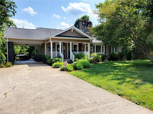 443 W Main St, Boonville, NC 27011