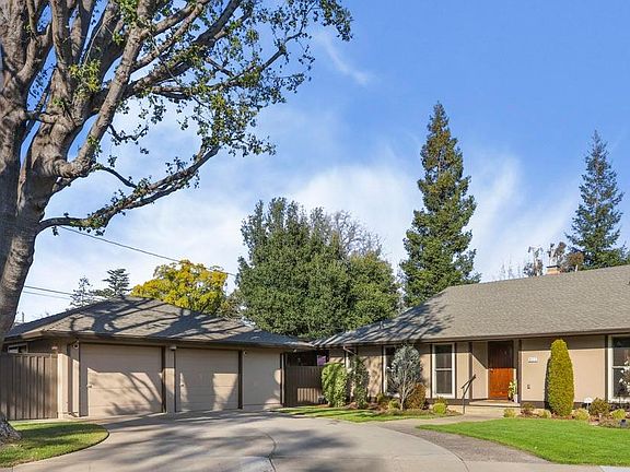 2nd image of 817 Mariposa Way