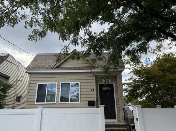 14 Van Riper St, Staten Island, NY 10302