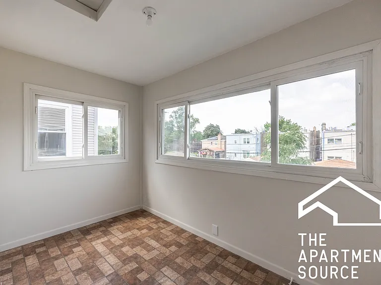 2110 N Avers Ave #G — Photo 16