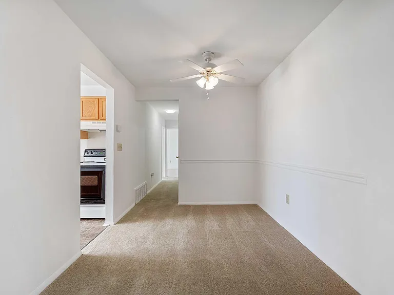 Foxridge Apartment Homes — Photo 145