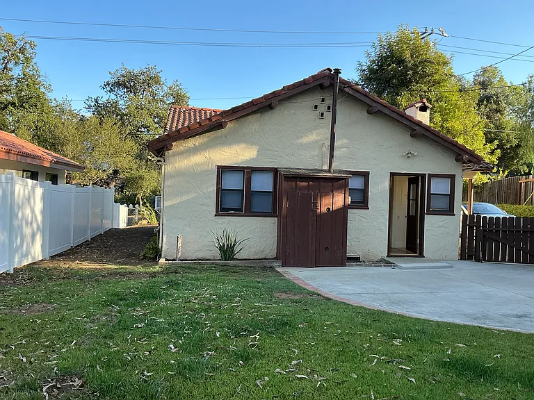 504 W Aliso St #1 — Photo 5