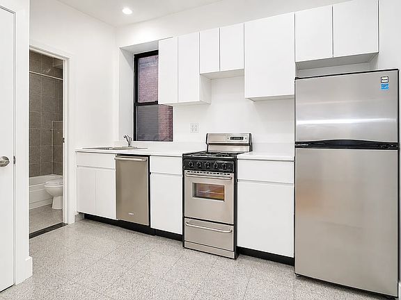5th image of 229 E 53rd St APT 4R