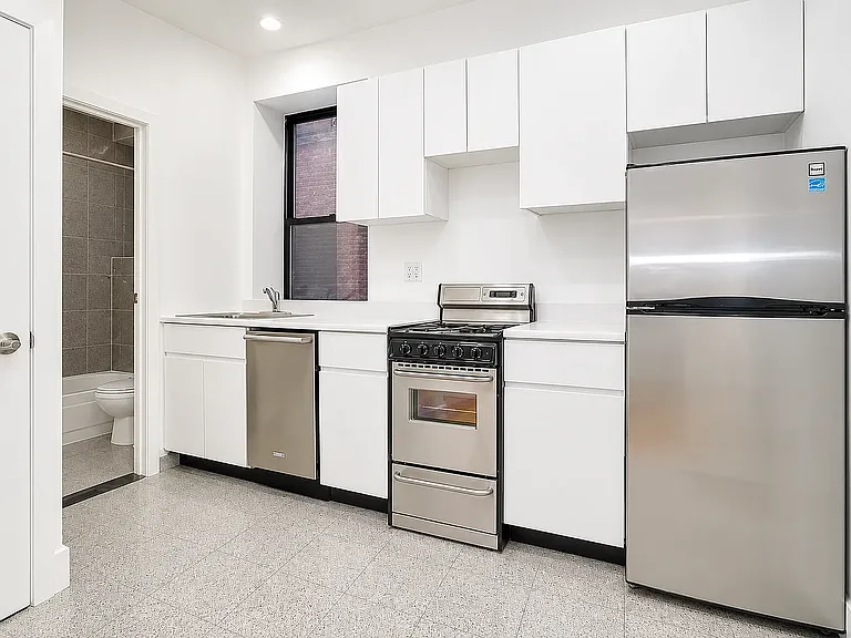 229 E 53rd St #4R — Photo 5
