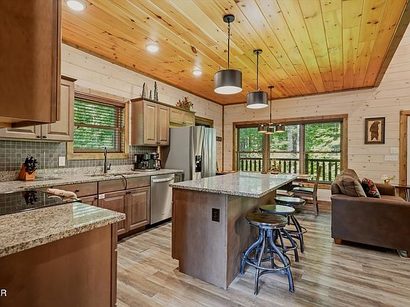 4th image of 2108 Roscoe Ct