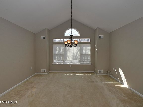 3rd image of 21 Devereux Drive