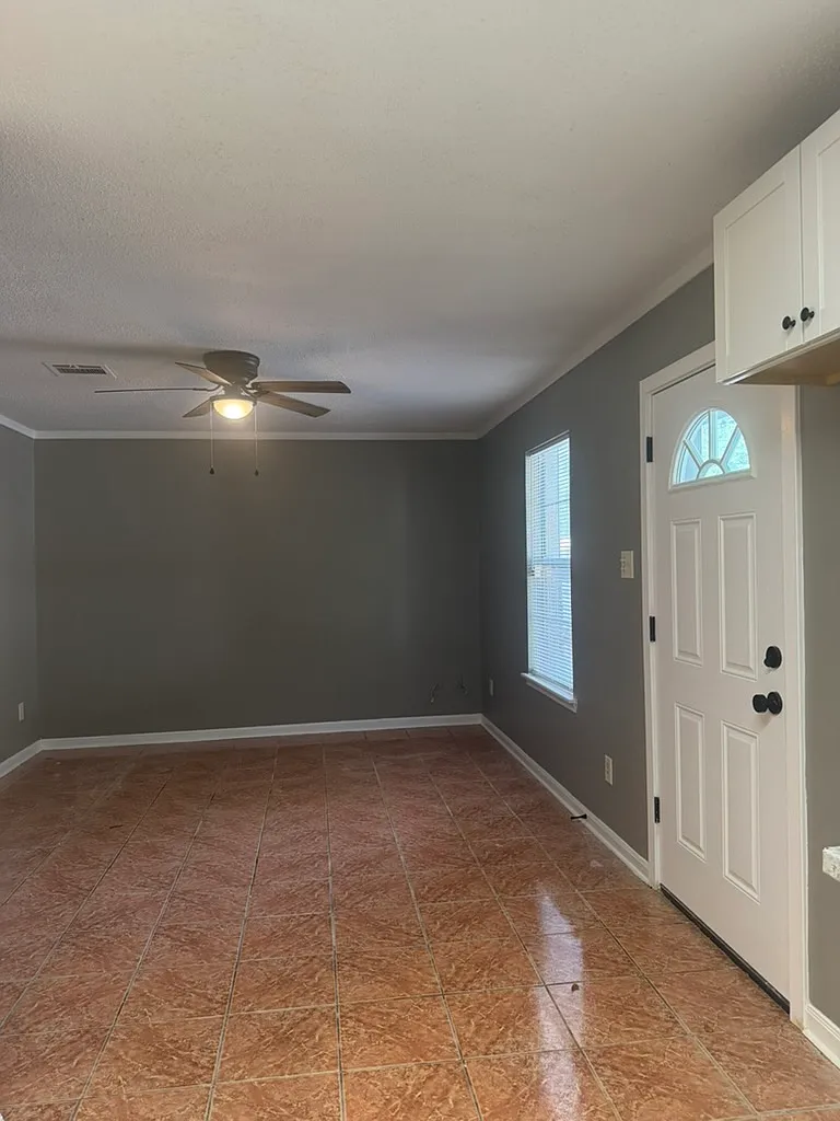 114 Webb Street - B — Photo 3