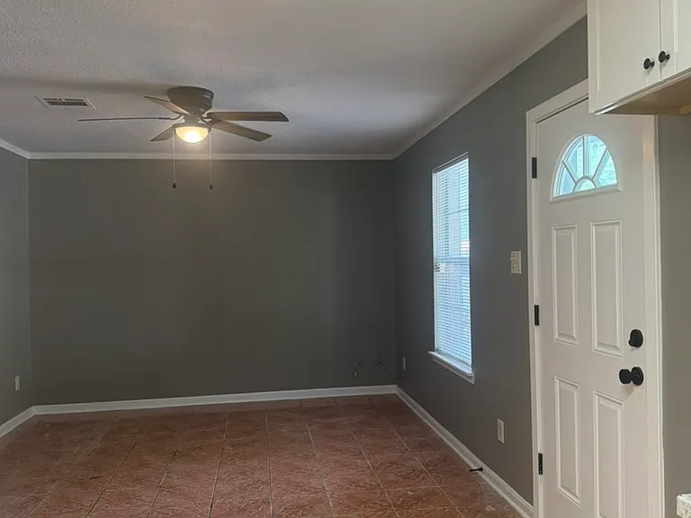 114 Webb St — Photo 3