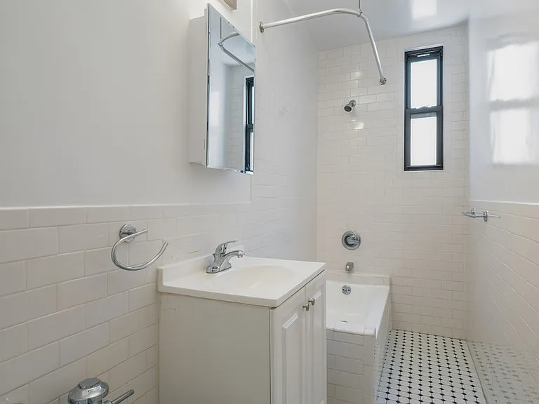 52 Clark St #9F — Photo 7