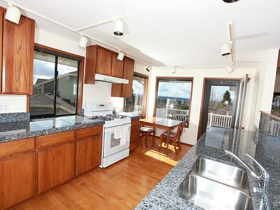 4th image of 5215 137th Pl SE