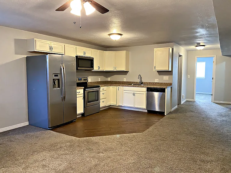 2410 E View Dr — Photo 27