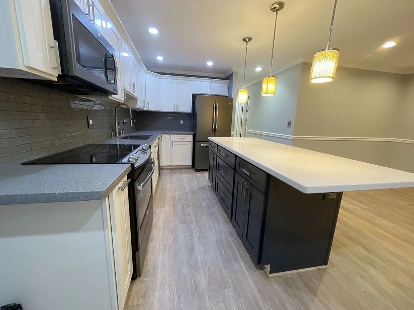 Waipio Gentry 2 bed, 1 bath, 2 parking with modern renovations — Photo 4