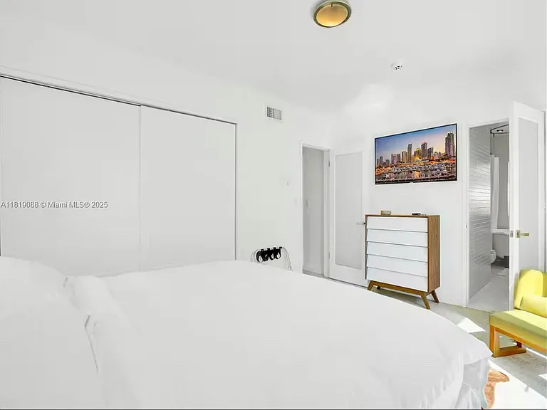 7537 W Treasure Dr — Photo 14