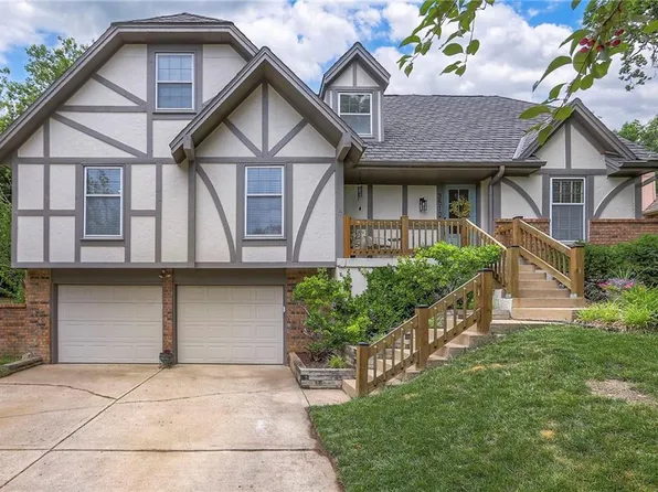3512 NW Lake Dr, Lees Summit, MO 64064