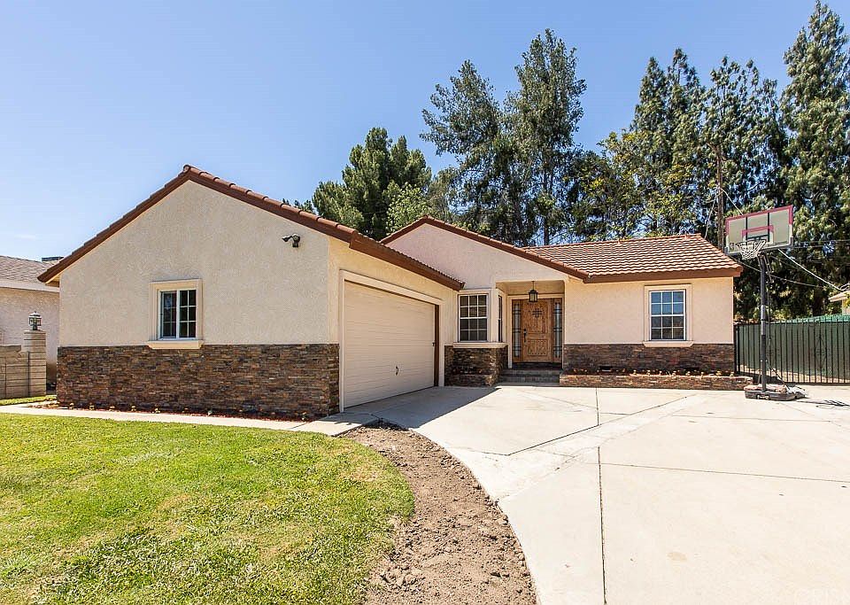 1st image of 10843 Orion Ave