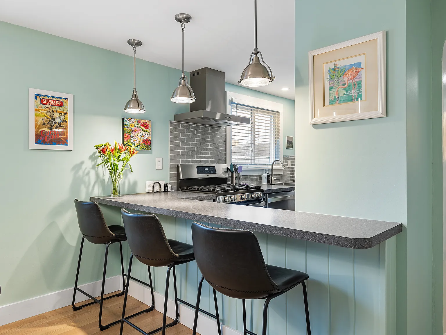 3 bed, $6,870 — Photo 4
