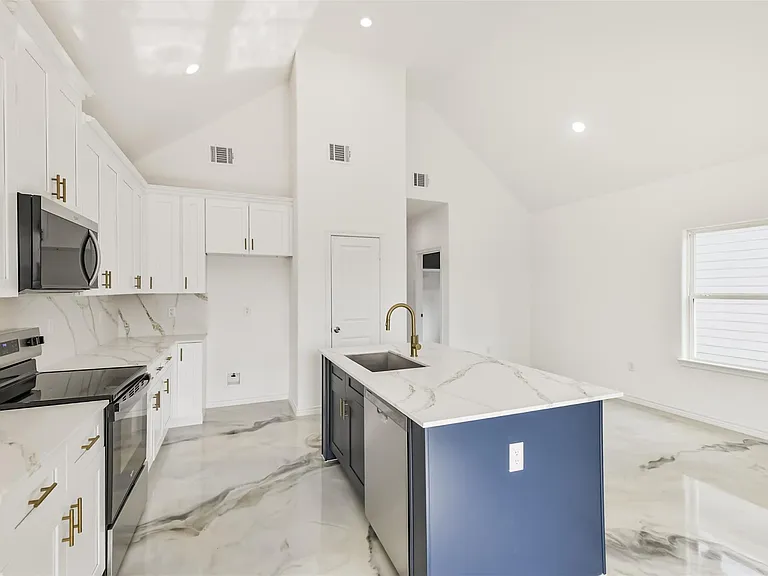 16922 W Forrestal — Photo 9