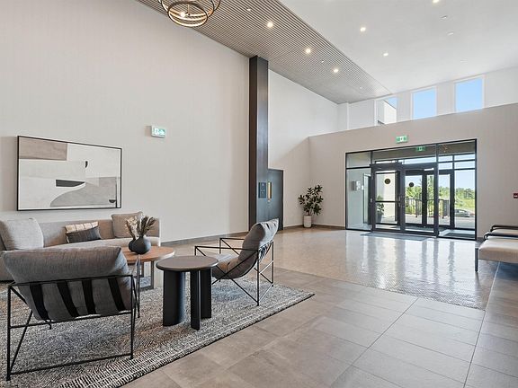 4th image of 72 Seapoint Rd #1602
