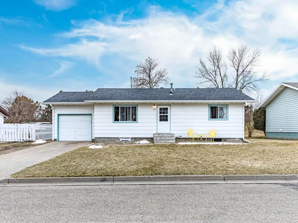 71 Custer Dr, Bismarck, ND 58504