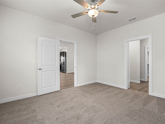 4th image of 729 Layton Ct