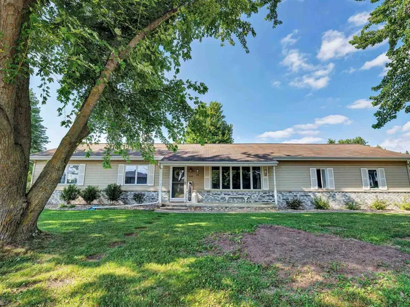 228 Pinecrest Ct, Black Creek, WI 54106