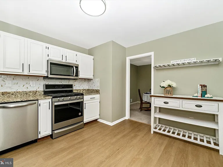 8409 Woodward St — Photo 13