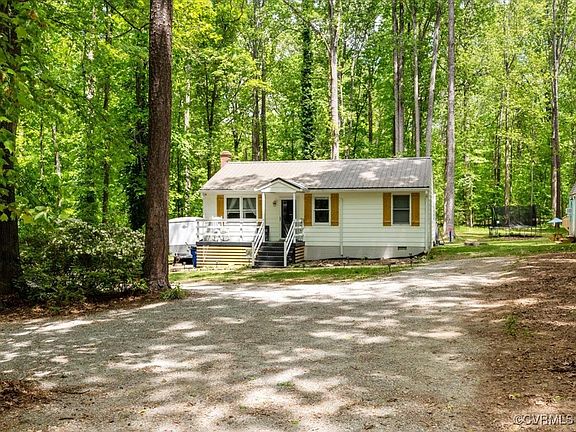 3rd image of 2936 Lake Louise Dr