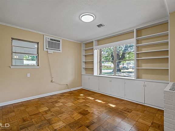 5th image of 2943 E Cavett Dr