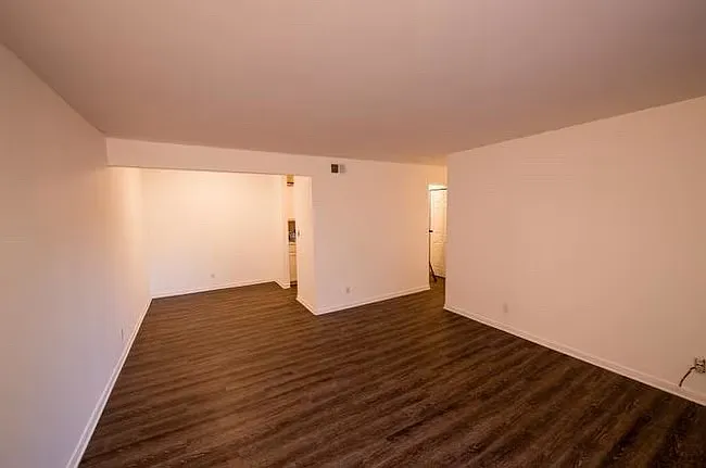 Tall Oaks Dr — Photo 4