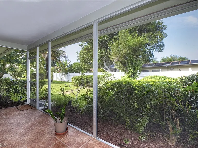 5652 Eichen Cir E — Photo 13