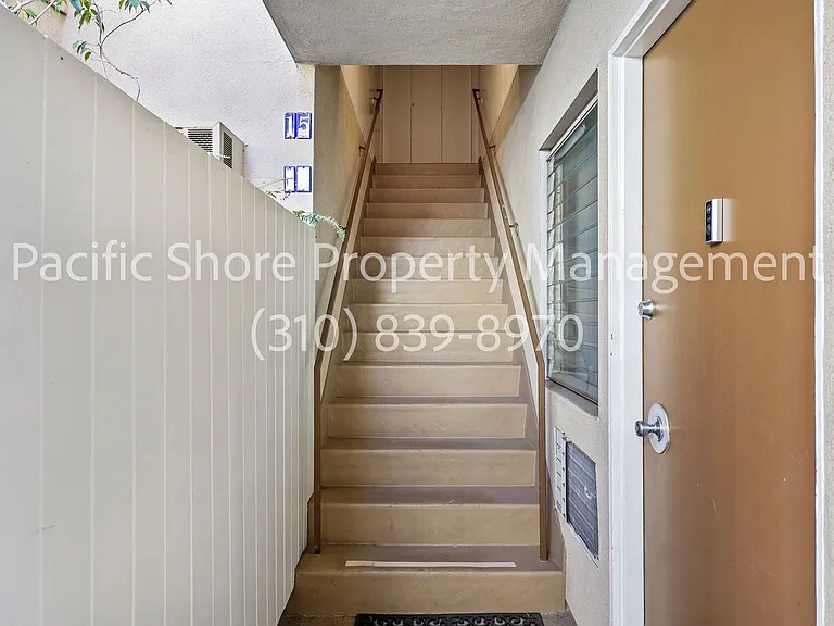 868 West Knoll Apartments — Photo 35
