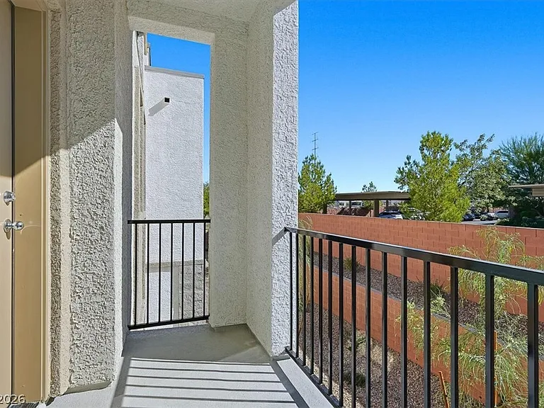 8667 Luxuriant Ave — Photo 8