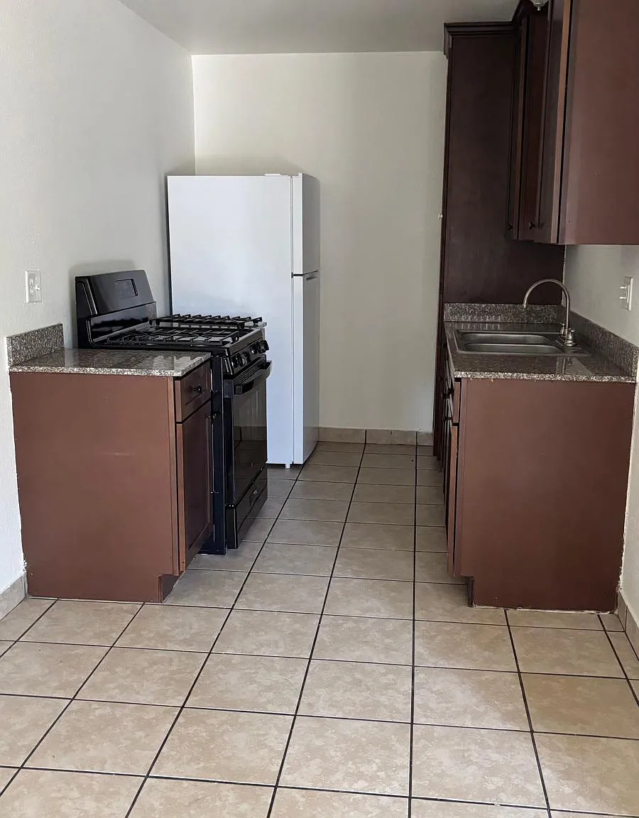 2 bed, 740 sqft, $1,665 — Photo 3